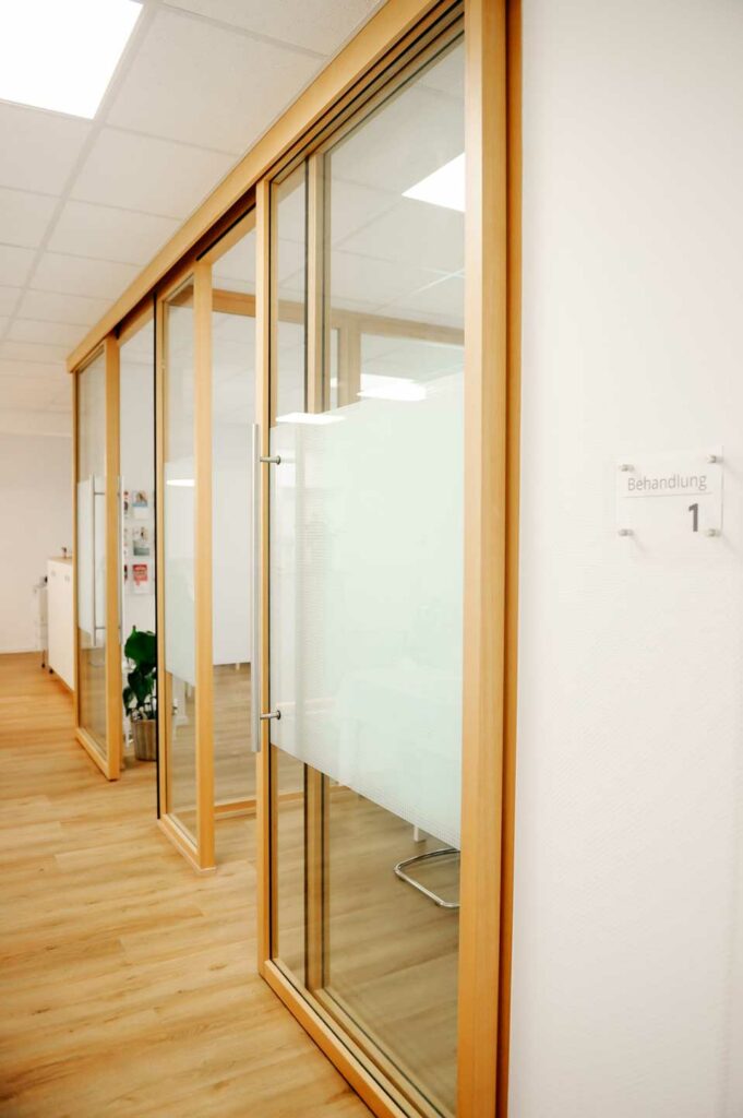 Wartebereich der Hausarztpraxis Schmoor in Bad Oyenhausen