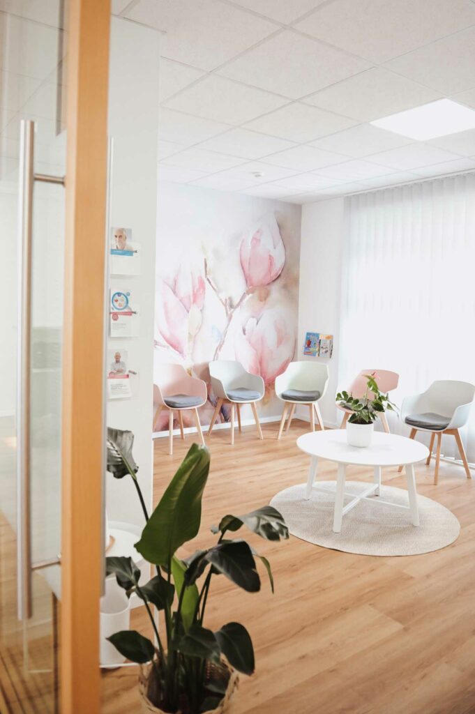 Wartezimmer der Hausarztpraxis Schmoor in Bad Oyenhausen